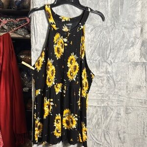 Torrid top sunflowers Black and Yellow Floral Tank Top sleeveless stretchy top